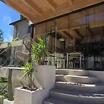 לינה וארוחת בוקר Elle Ecoholiday 4*