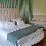 Elle Ecoholiday לינה וארוחת בוקר 4*
