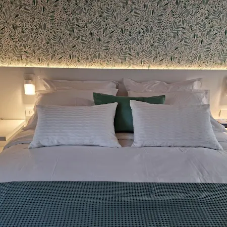 Elle Ecoholiday לינה וארוחת בוקר 4*