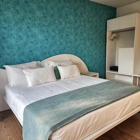 Elle Ecoholiday Bed & Breakfast 4*