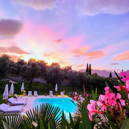 Elle Ecoholiday
