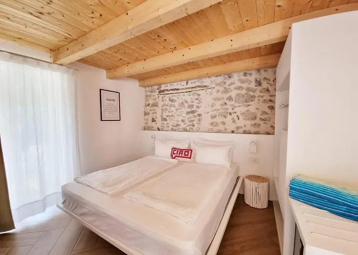 Elle Ecoholiday Bed and breakfast 4*