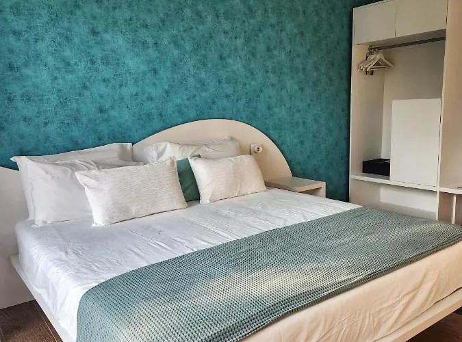 Elle Ecoholiday Bed and breakfast 4*